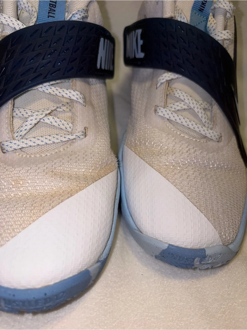 Nike Kids Sneakers in White and Light Blue with Navy Swoosh boy size 5.5